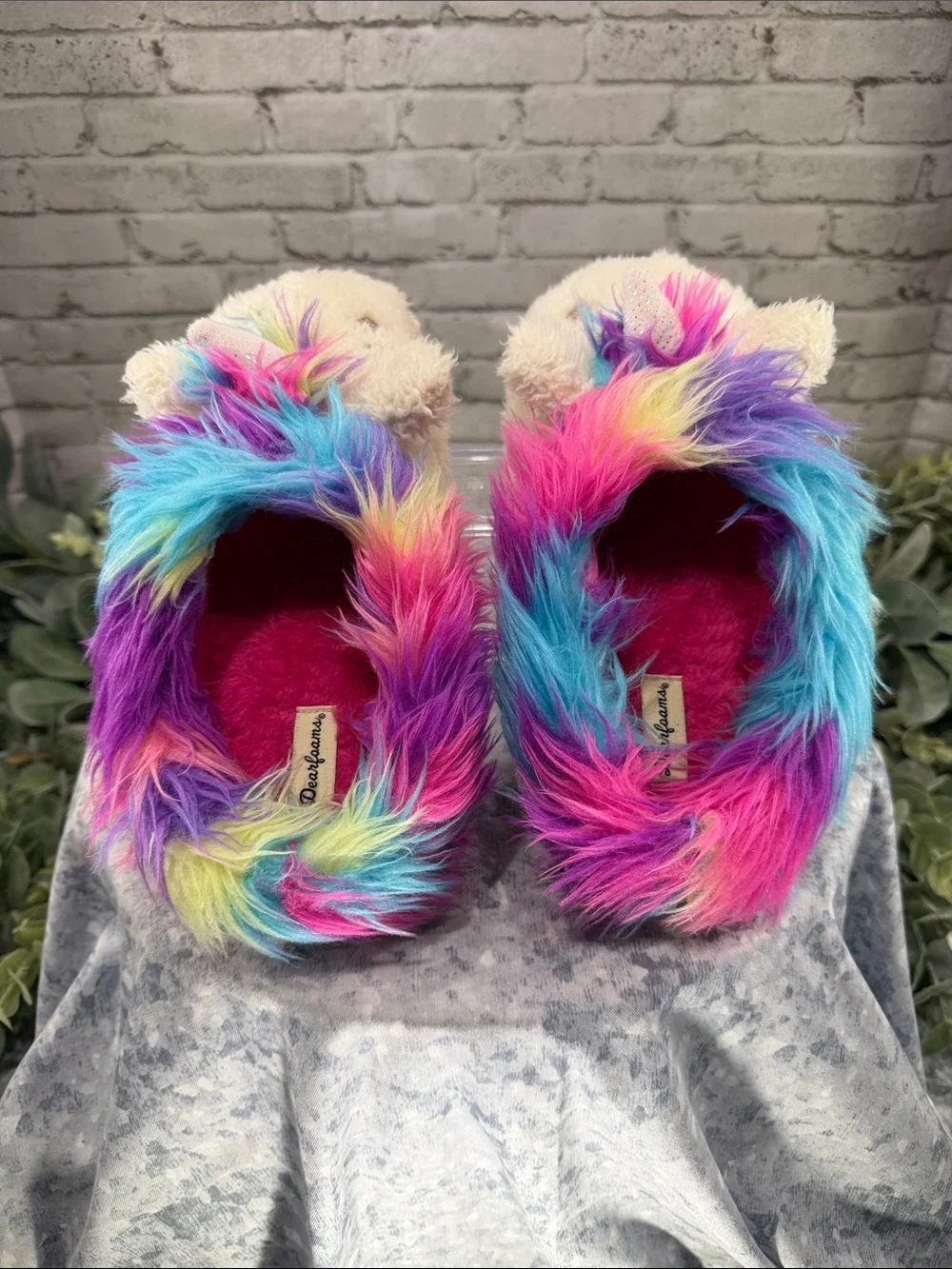 DEARFOAMS - White Fuzzy Plush 3D Unicorn Slippers - Girls 2-3 🦄 EUC